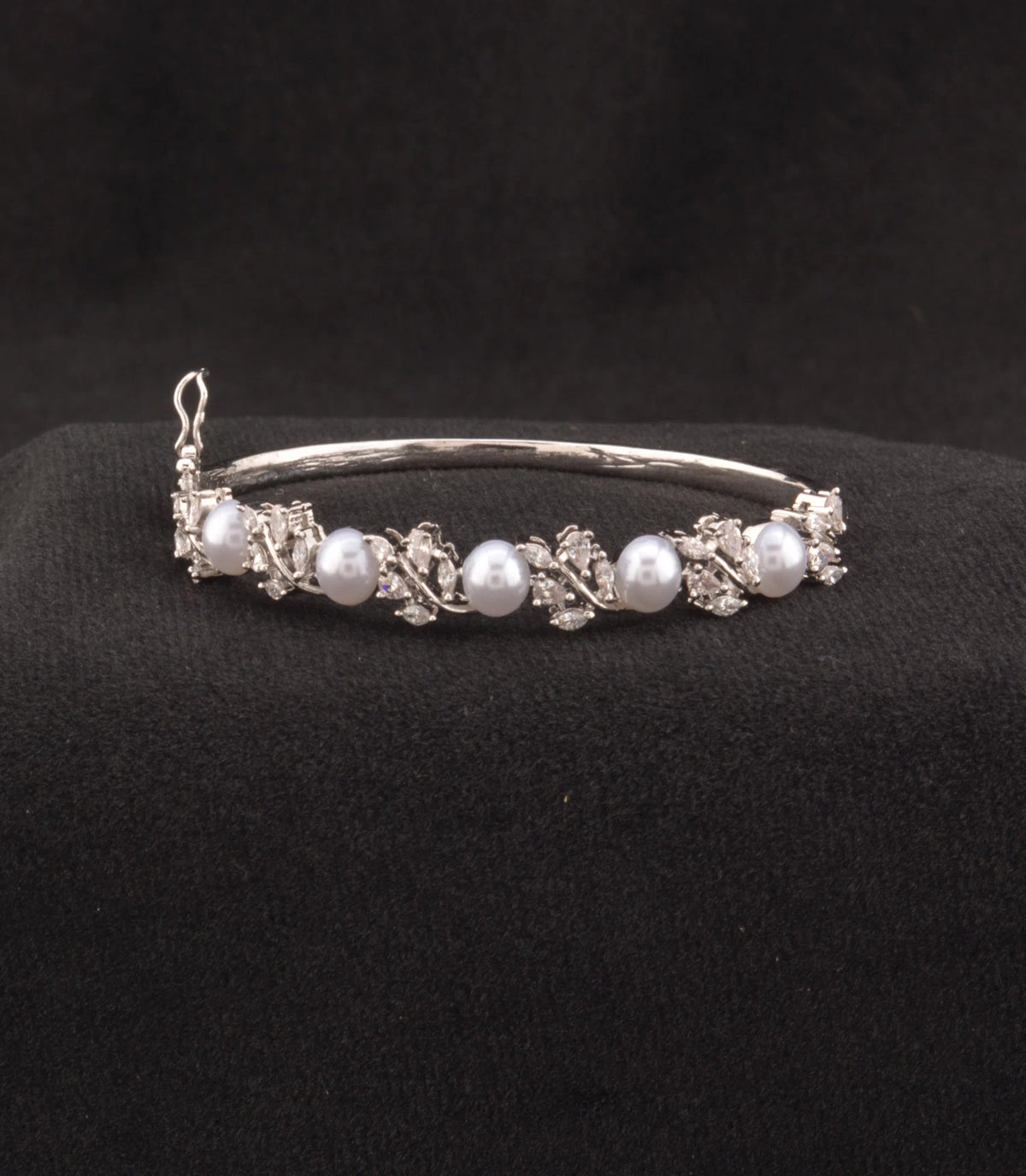 Rhodium Plated Pearl & Leaf AD Flexible Bracelet