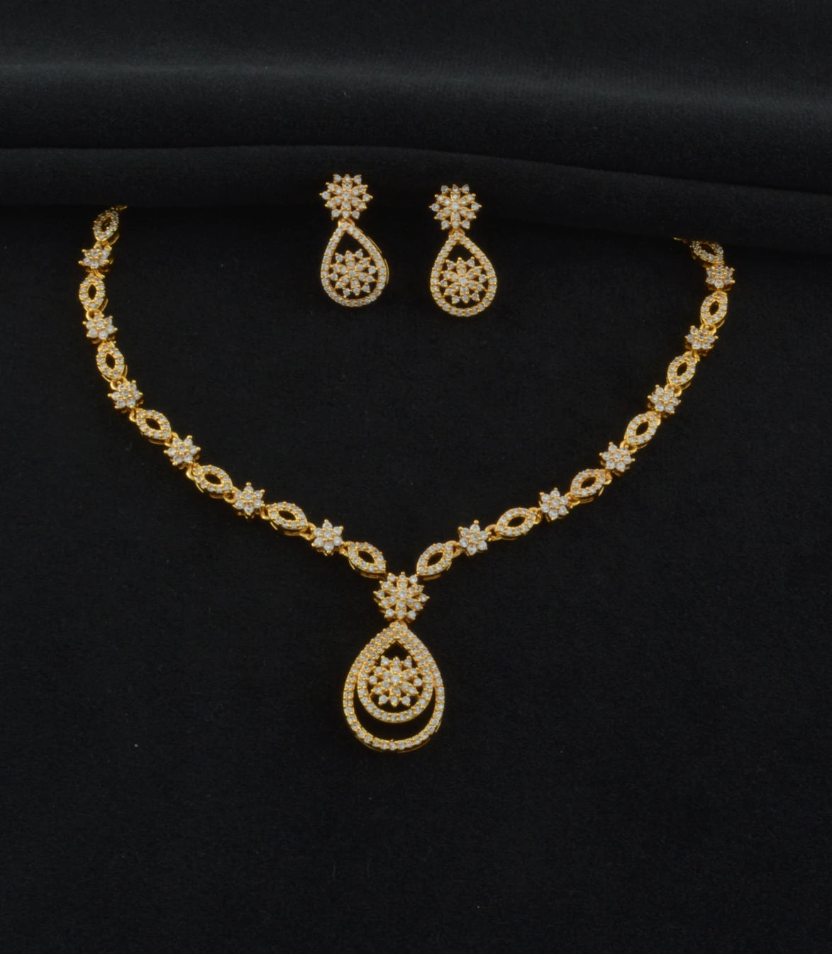 Gold Plated Sparkling Floral AD Necklace Set