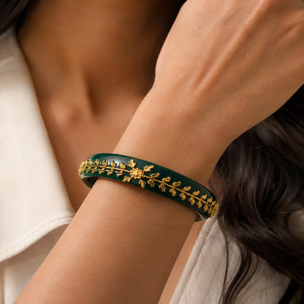 Gold Plated Green Floral pola on hand DBGLB705G