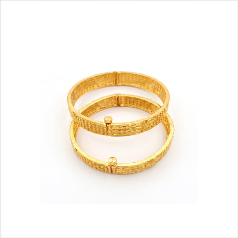 gold plated round emblem textured bangles DCC1018
