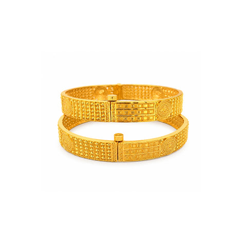 gold plated round emblem textured bangles DCC1018