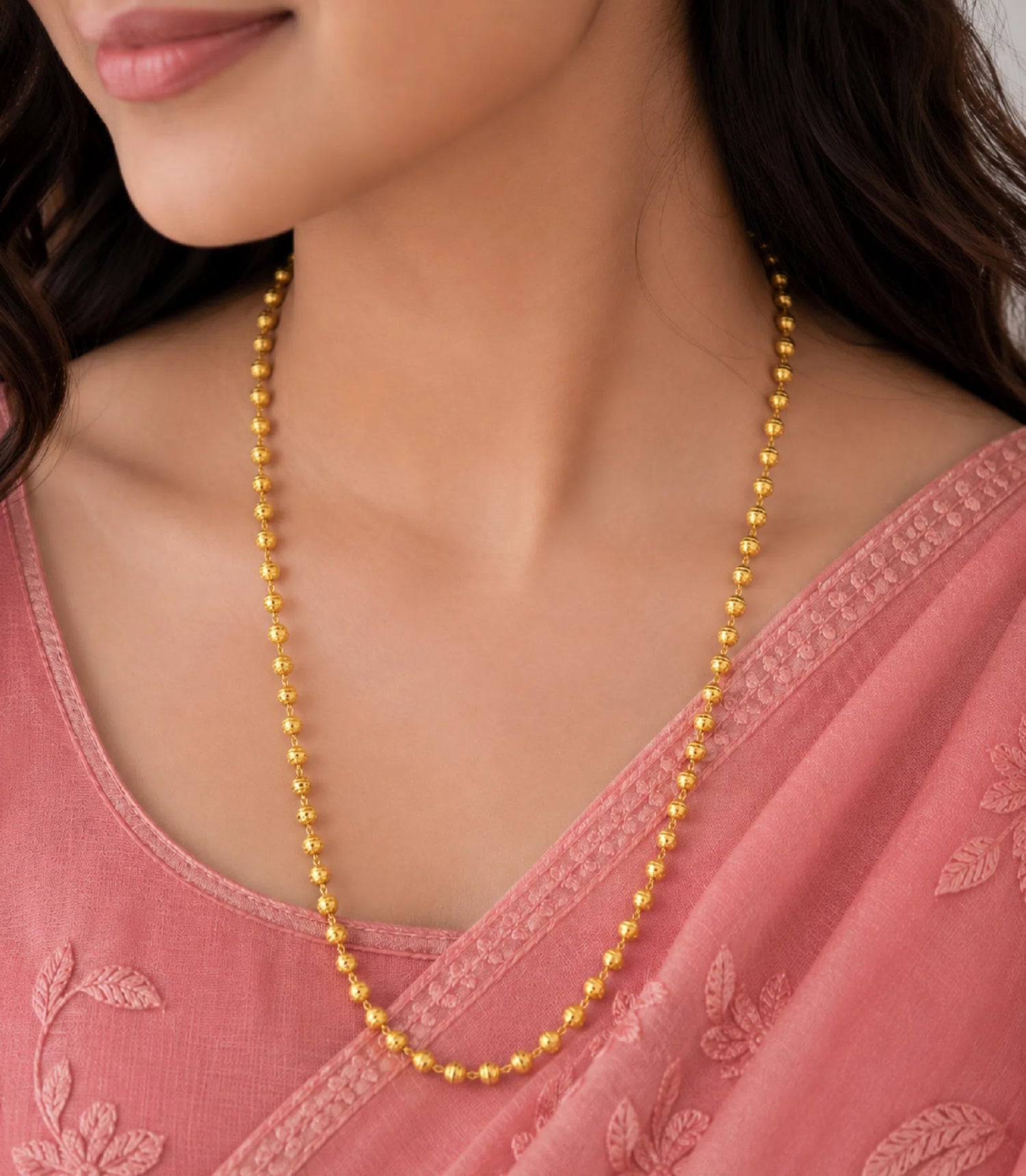 charming gold plated textured bead chain on woman DCN1050