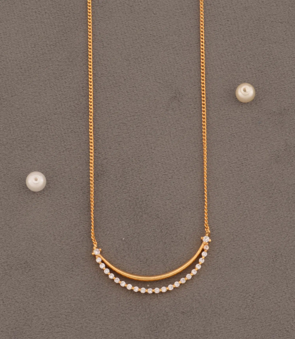 Gold Plated Curved Chain & Pendant