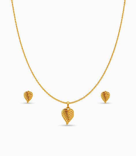 Gold Plated Delicate Heart Leaf AD Chain Pendant Set